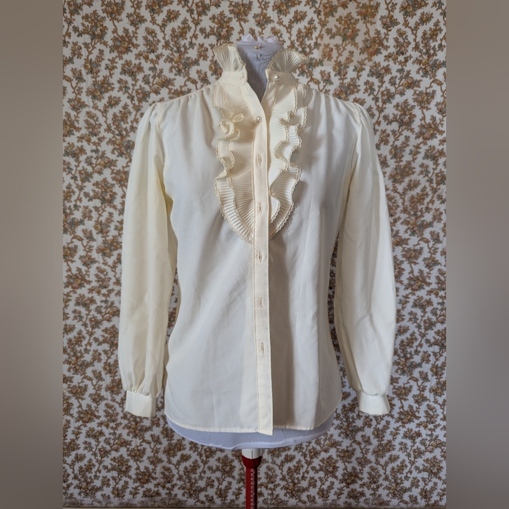Vintage retro classic 60s 70s ruffle blouse